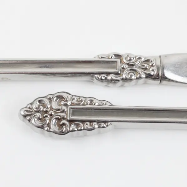 Lot of 4 Oneida Silver Rembrandt Pattern Stainless Heirloom Dinner Knives 9" 