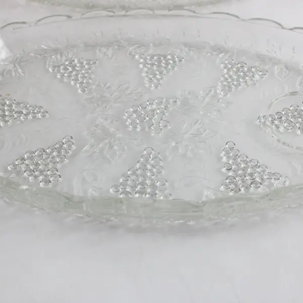 Vintage Anchor Hocking Grape Snack Set 6-Piece Incomplete 4 Cups 2 Trays