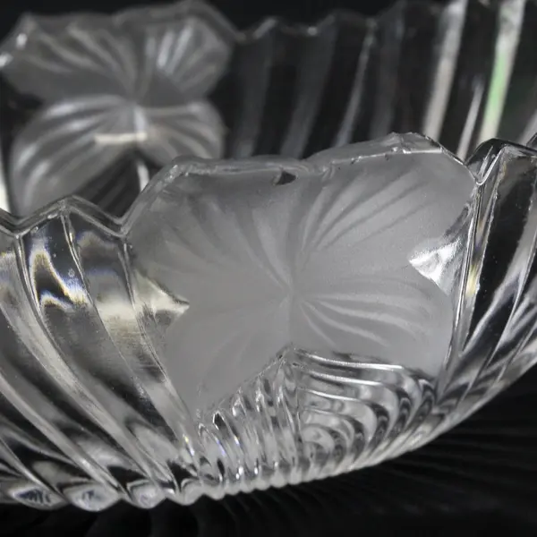 Mikasa Crystal Frosted Flower Oval Ribbed Bowl 7in FLAWED