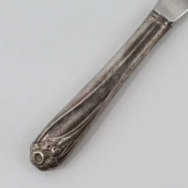 International Silver Daffodil Pattern Youth Knife Silverplate Handle SS Blade