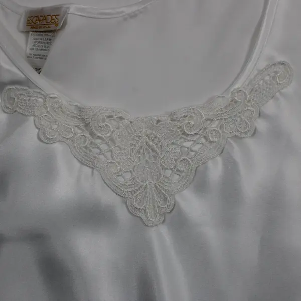 Escapades Women's Medium White Satin-Feel Camisole Top