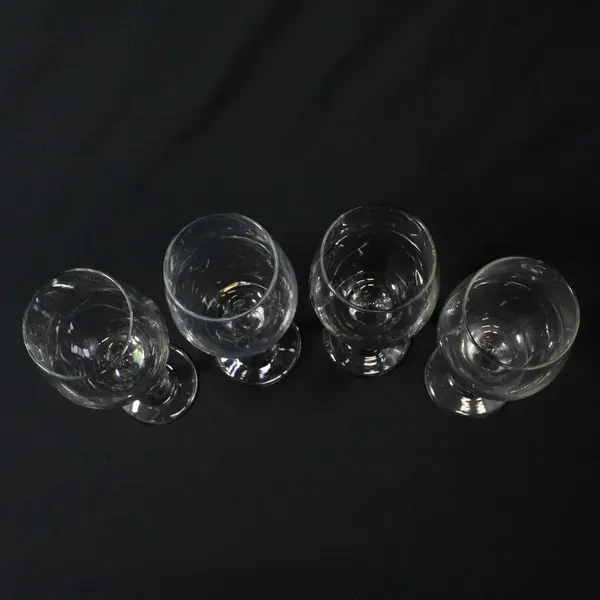 Lot Of 4 Unbranded Matching Clear Glass Stemmed Red Wine Glasses 8.5" Tall
