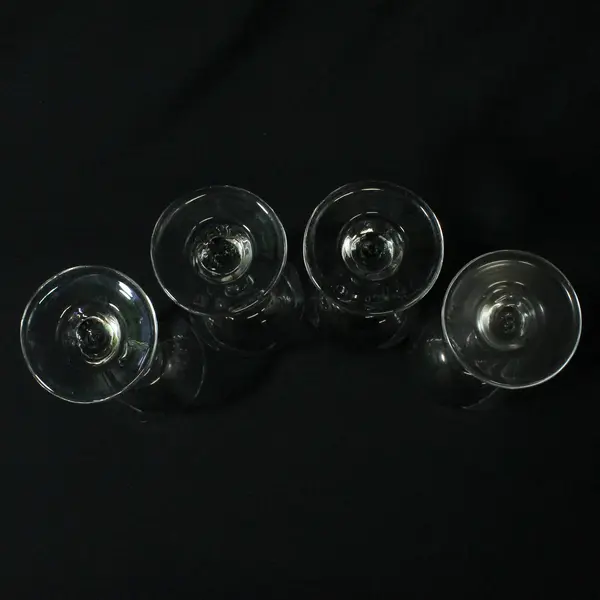 Lot of 4 Unbranded Matching Clear Glass Stemmed White Wine Glasses 8" Tall