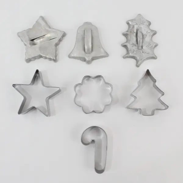 Lot of 7 Metal Christmas Cookie Cutters Mixed Styles/Ages Star Tree Bell Holly