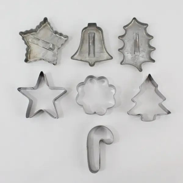 Lot of 7 Metal Christmas Cookie Cutters Mixed Styles/Ages Star Tree Bell Holly