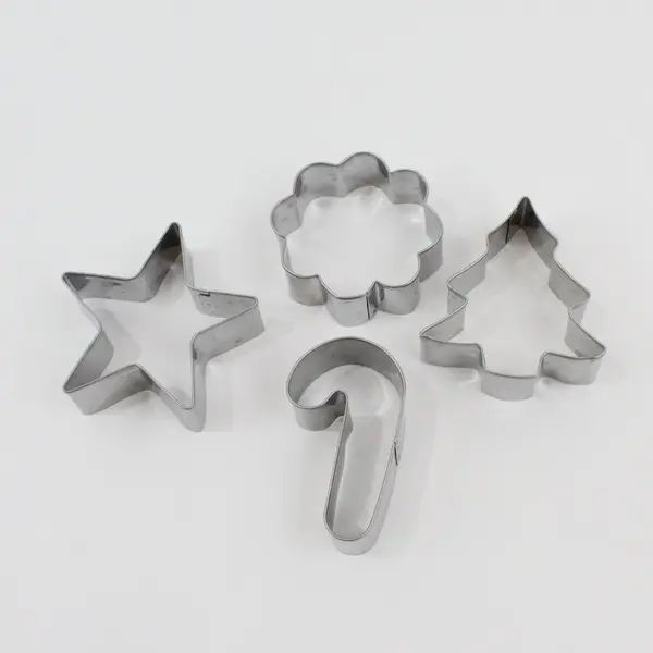 Lot of 7 Metal Christmas Cookie Cutters Mixed Styles/Ages Star Tree Bell Holly
