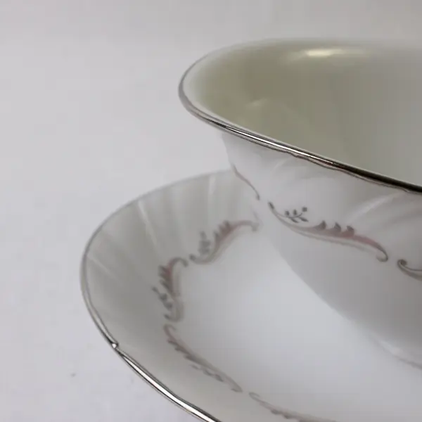 Style House Fine China Largo Pattern Gravy Boat w/ Attached Underplate