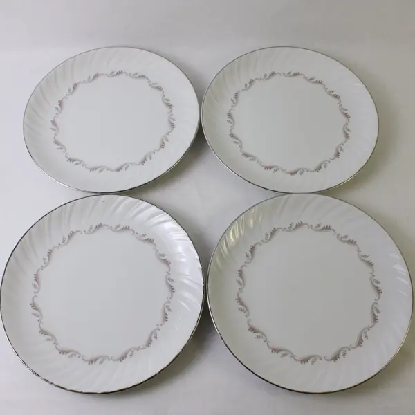 4 Vintage Style House Largo Fine China Dinner Plates 10.5"