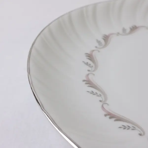4 Vintage Style House Largo Fine China Dinner Plates 10.5"