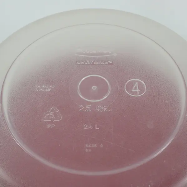 Rubbermaid Lot of 2 Food Storage Containers with Lids Used 2.5 Qt 2 Cup