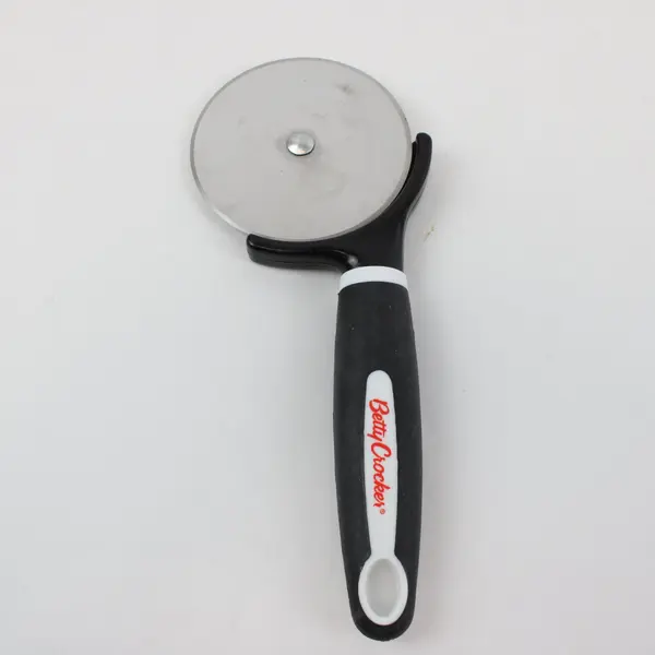 Betty Crocker Lot of 3 Kitchen Tool Groups Pizza Cutter Scoop Measuring Spoons