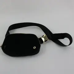Lululemon Everywhere Belt Bag 1L Black Crossbody Waist Pack 142500085
