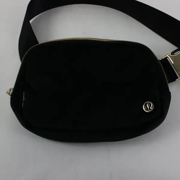 Lululemon Everywhere Belt Bag 1L Black Crossbody Waist Pack 142500085
