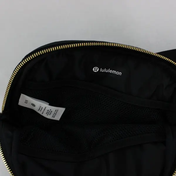 Lululemon Everywhere Belt Bag 1L Black Crossbody Waist Pack 142500085