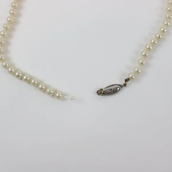 Broken Faux Pearl Necklace for Repair Crafting Parts