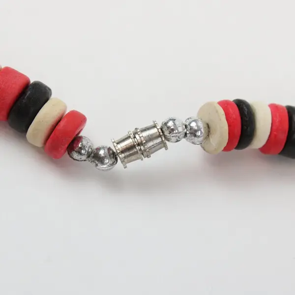 Red White Black Flat Disc Beaded Necklace 18in Fashion Jewelry