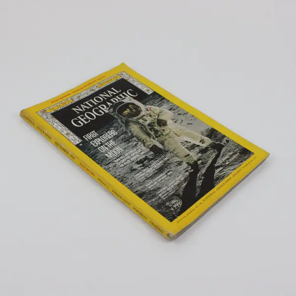 National Geographic December 1969 Vol 136 No 6 Apollo 11 Special Recording
