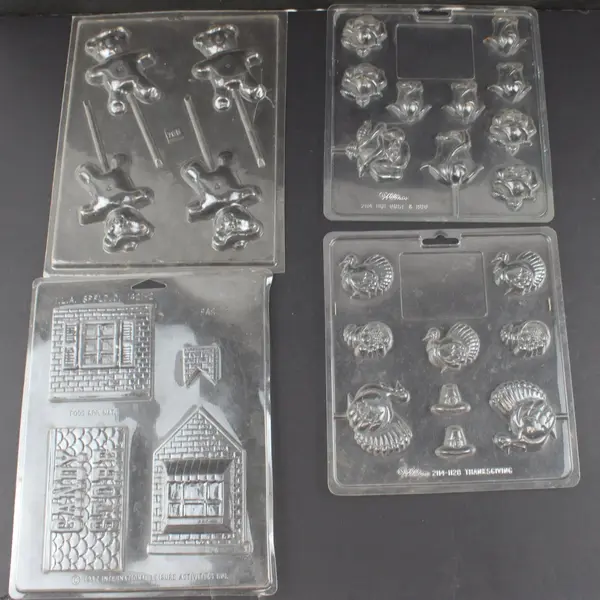 Lot of 4 Wilton Plastic Candy Molds: Thanksgiving, Houses, Bears & Rose Buds 