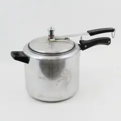 Hawkins Classic Aluminum Stovetop Pressure Cooker With Lid Regulator 529X