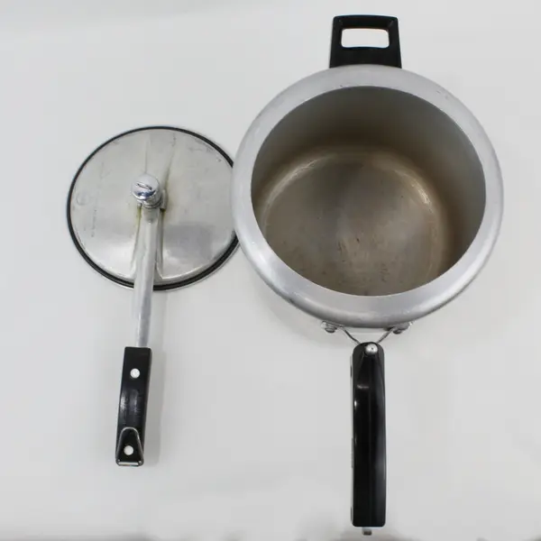 Hawkins Classic Aluminum Stovetop Pressure Cooker With Lid Regulator 529X