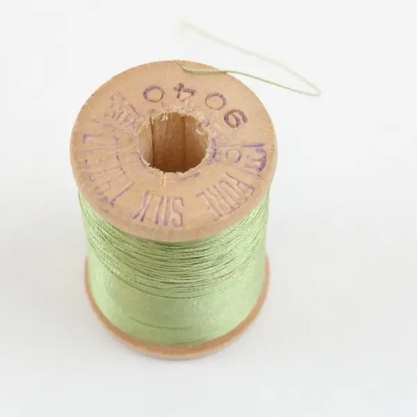 Lot of 5 Sewing Thread Spools Mixed Green Black Gutermann Richardson Belding