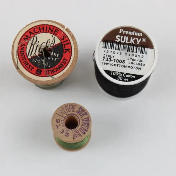 Lot of 8 Coats & Clark Sulky Assorted Sewing Thread Spools Quilting Crafts