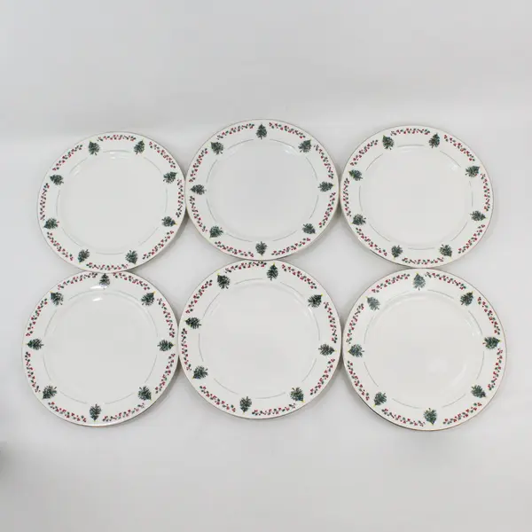 Set of 6 Gibson Everyday Holiday Dinner Plates Christmas Trees and Holly Garland