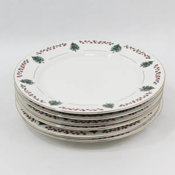 Set of 6 Gibson Everyday Holiday Dinner Plates Christmas Trees and Holly Garland