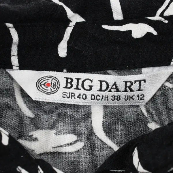 Big Dart Women's Blouse Black White Abstract Faces Button Up Size M