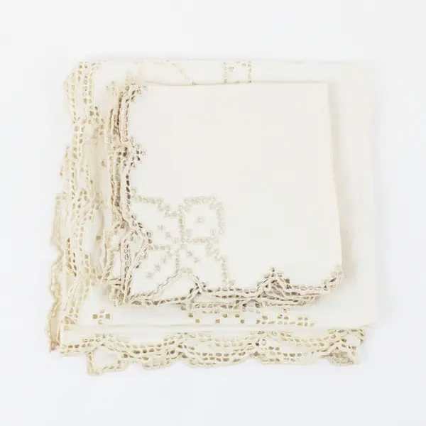 5 Pc Off-White Cutwork Tablecloth & Napkin Set 34x34 FLAWED