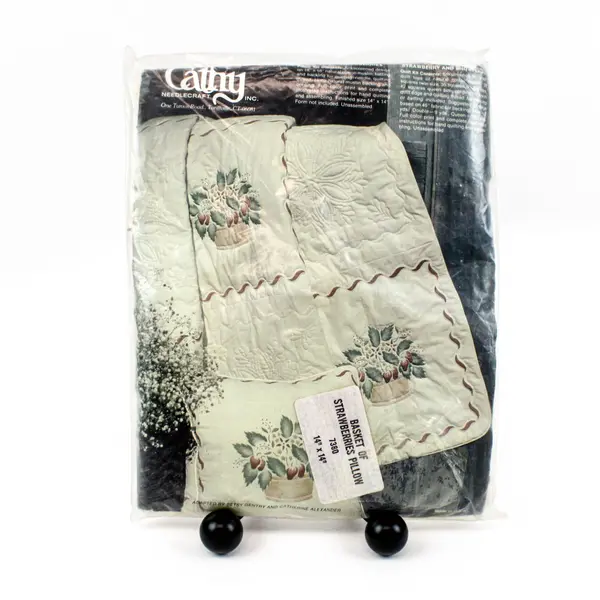 Cathy Needlecraft 7380 Basket of Strawberries Pillow Quilting Kit 14x14 NOS