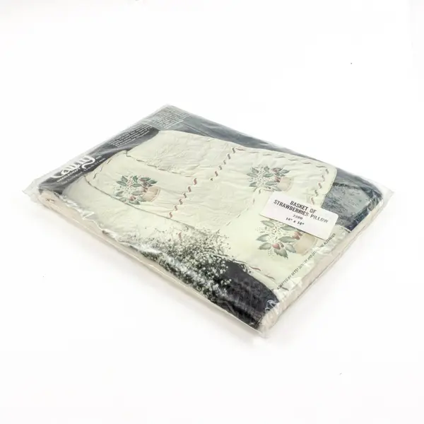 Cathy Needlecraft 7380 Basket of Strawberries Pillow Quilting Kit 14x14 NOS