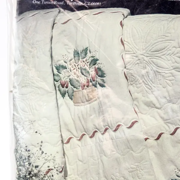 Cathy Needlecraft 7380 Basket of Strawberries Pillow Quilting Kit 14x14 NOS