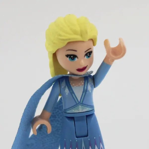 LEGO Disney Frozen Elsa Minifigure Blue Outfit Glitter Cape 27  801