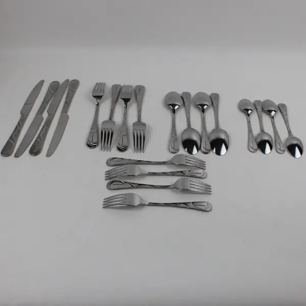 Lot of 4 Pfaltzgraff Garland Frost Pattern Stainless 5-Piece Place Setting Good