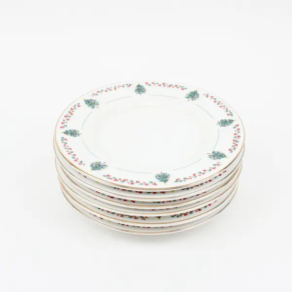 Gibson Everyday Holiday Christmas Tree Holly Plates Set of 6 6.25in