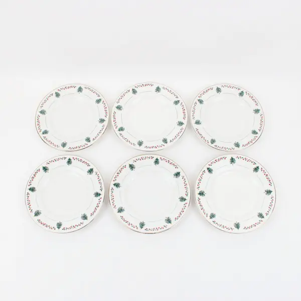 Gibson Everyday Holiday Christmas Tree Holly Plates Set of 6 6.25in