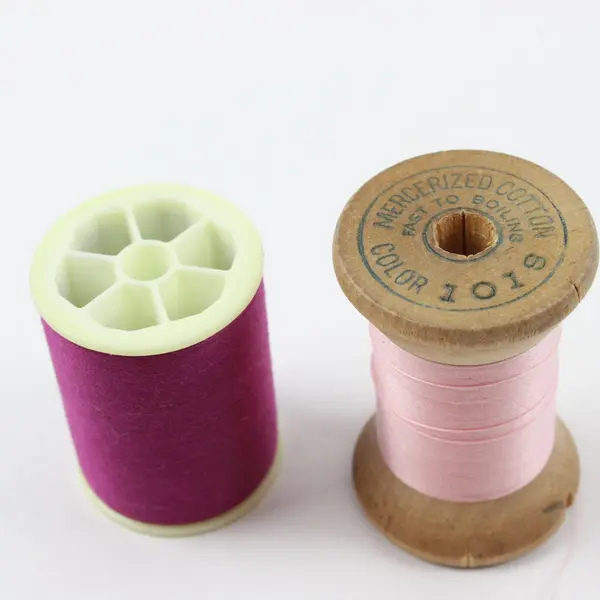 Lot of 5 Sewing Thread Spools Singer Lilly Assorted Colors