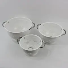 Set of 3 White Metal Colanders 7, 8.5 & 10 Inch Kitchen Strainers