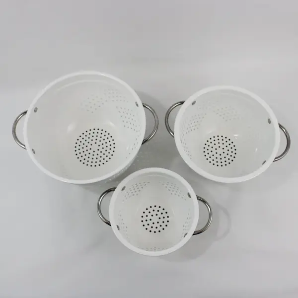 Set of 3 White Metal Colanders 7, 8.5 & 10 Inch Kitchen Strainers