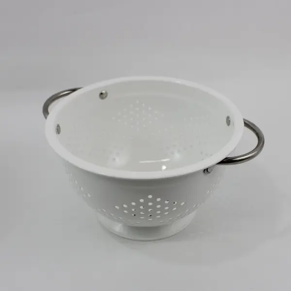 Set of 3 White Metal Colanders 7, 8.5 & 10 Inch Kitchen Strainers