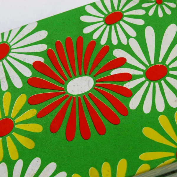 Syndicate Mfg Flower Power Floral Daisy Recipe Box Green Retro Metal