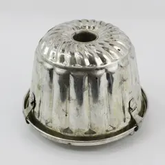 Vintage Metal Steamed Pudding Mold with Lid & Latches