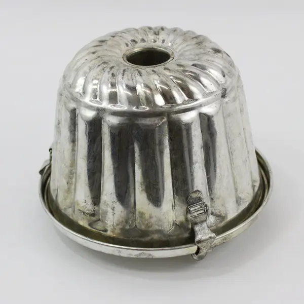 Vintage Metal Steamed Pudding Mold with Lid & Latches