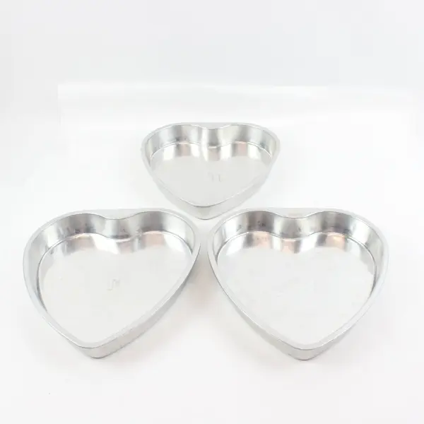 Set of 3 Heart-Shaped Aluminum Cake Pans Nesting 165A HEART USA