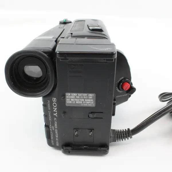 Sony CCD-TR93 Handycam Video8 8mm Camcorder 12x Optical/24x Digital Zoom