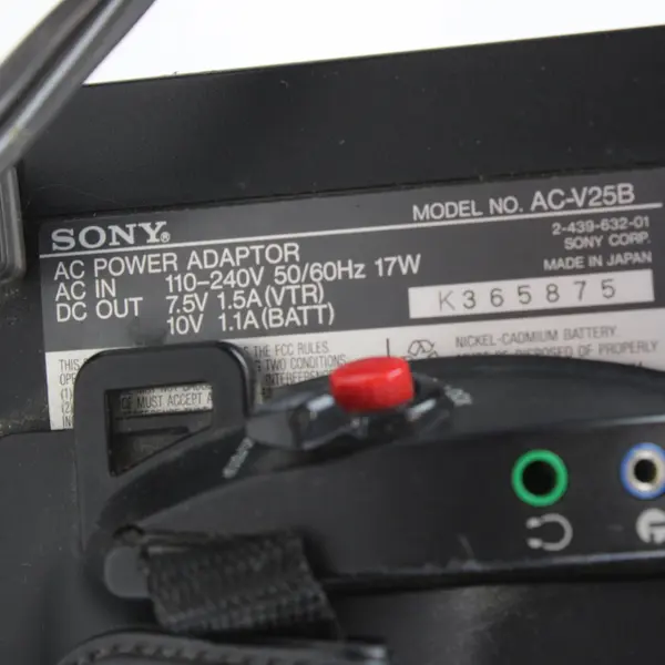 Sony CCD-TR93 Handycam Video8 8mm Camcorder 12x Optical/24x Digital Zoom