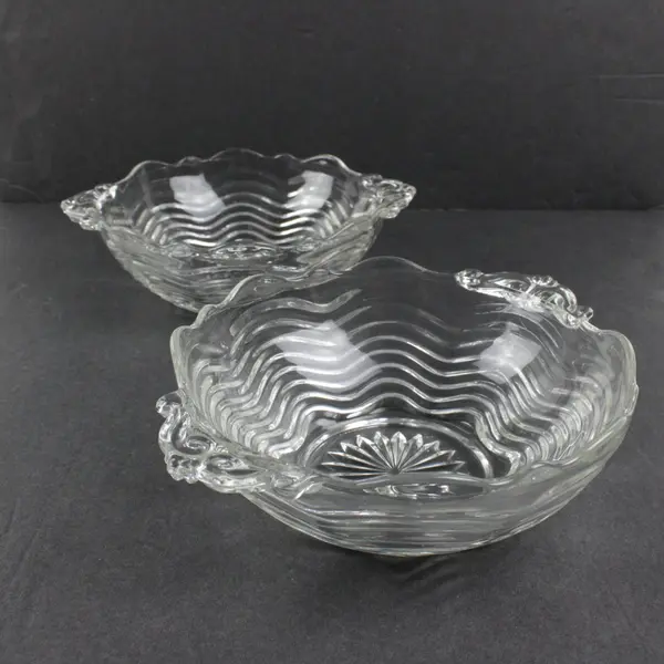 Set of 2 Clear Pressed Glass Wavy Edge Serving Bowls Starburst Base