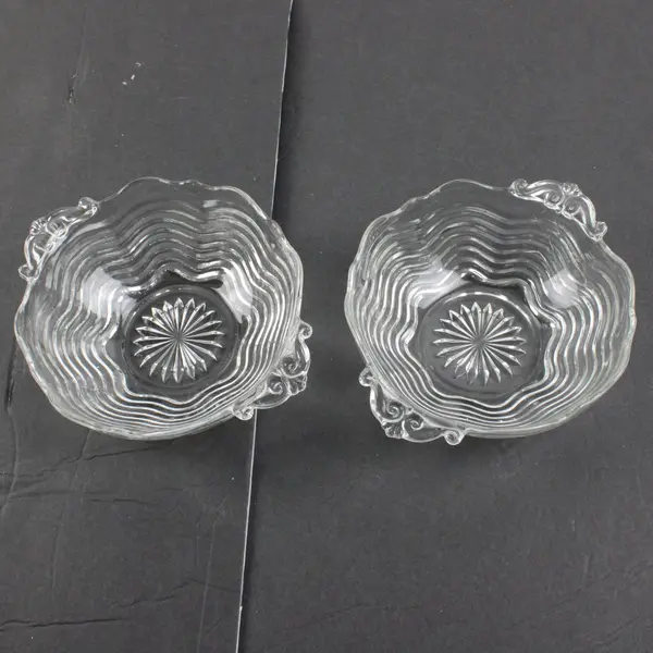 Set of 2 Clear Pressed Glass Wavy Edge Serving Bowls Starburst Base