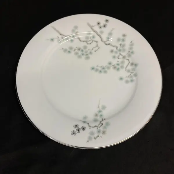 Lot of 4 Vintage Noritake Pineville Dinner Plates White Platinum Rim 10.5" 